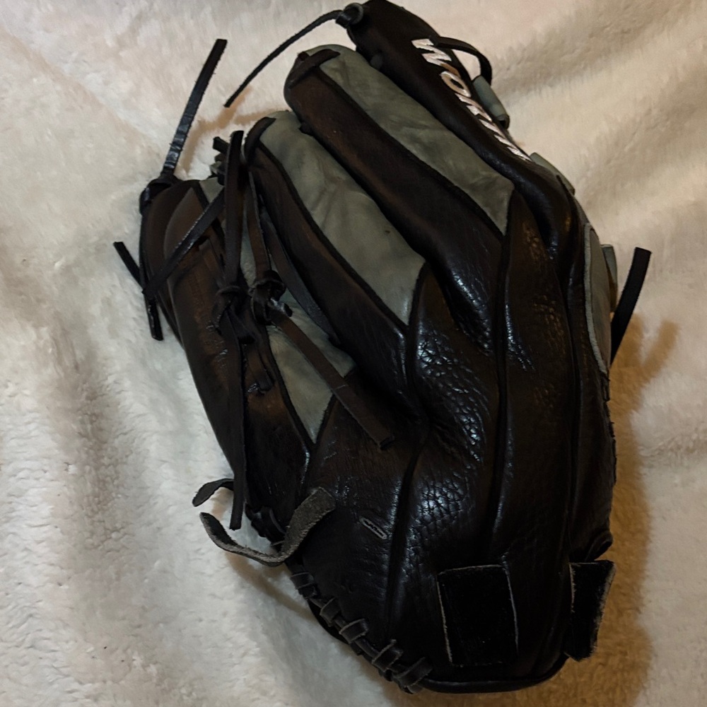 Worth Model M140 Black and Green/Gray Softball Glove - Picture 3 of 7